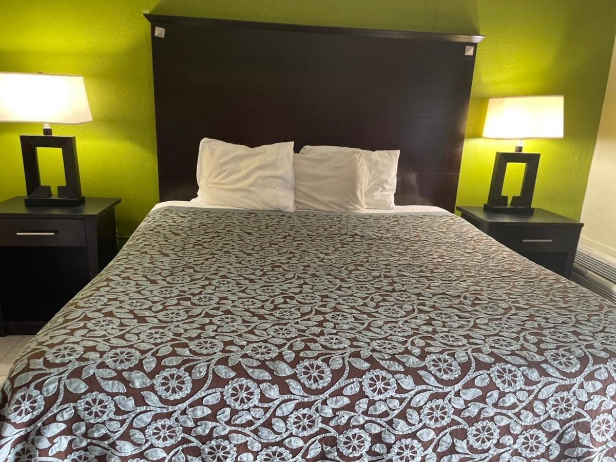 Regency Inn Perry Bagian luar foto