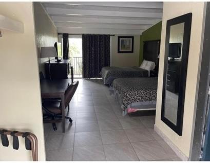 Regency Inn Perry Bagian luar foto